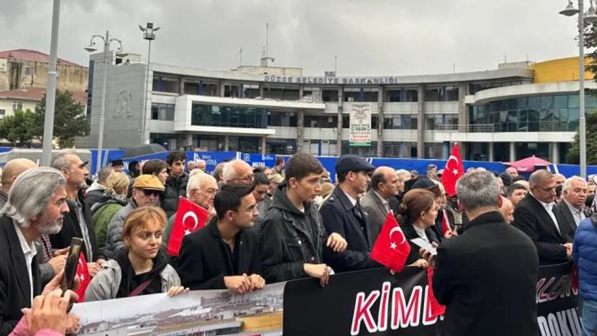 Düzce’de belediye binasının yıkımına tepki!