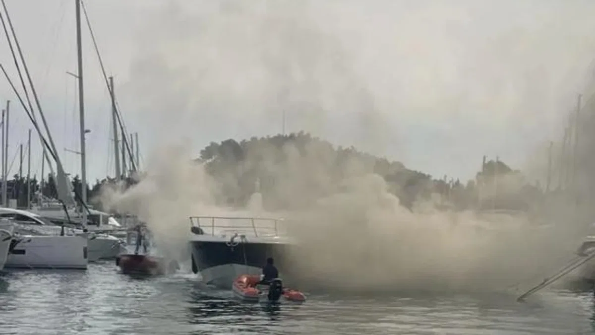 Muğla’da yat yangını! Acil Müdahale Tekneleri görev başında