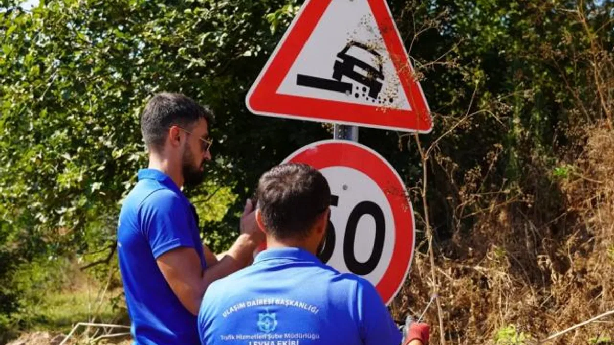 Kocaeli kırsalında ulaşım levhaları yenileniyor