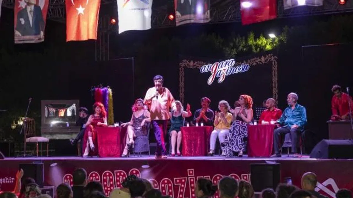 Mersin’de yaz akşamları sanatla şenlendi