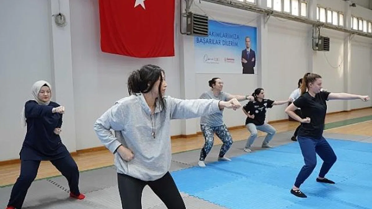 Bornova’da kadına karşı şiddetle mücadeleye destek