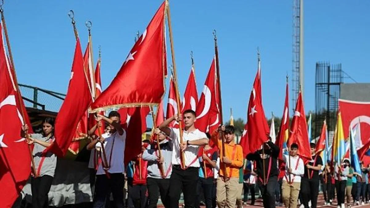 Aliağa, Cumhuriyetin 101. Yılında Atatürk Stadında Buluştu