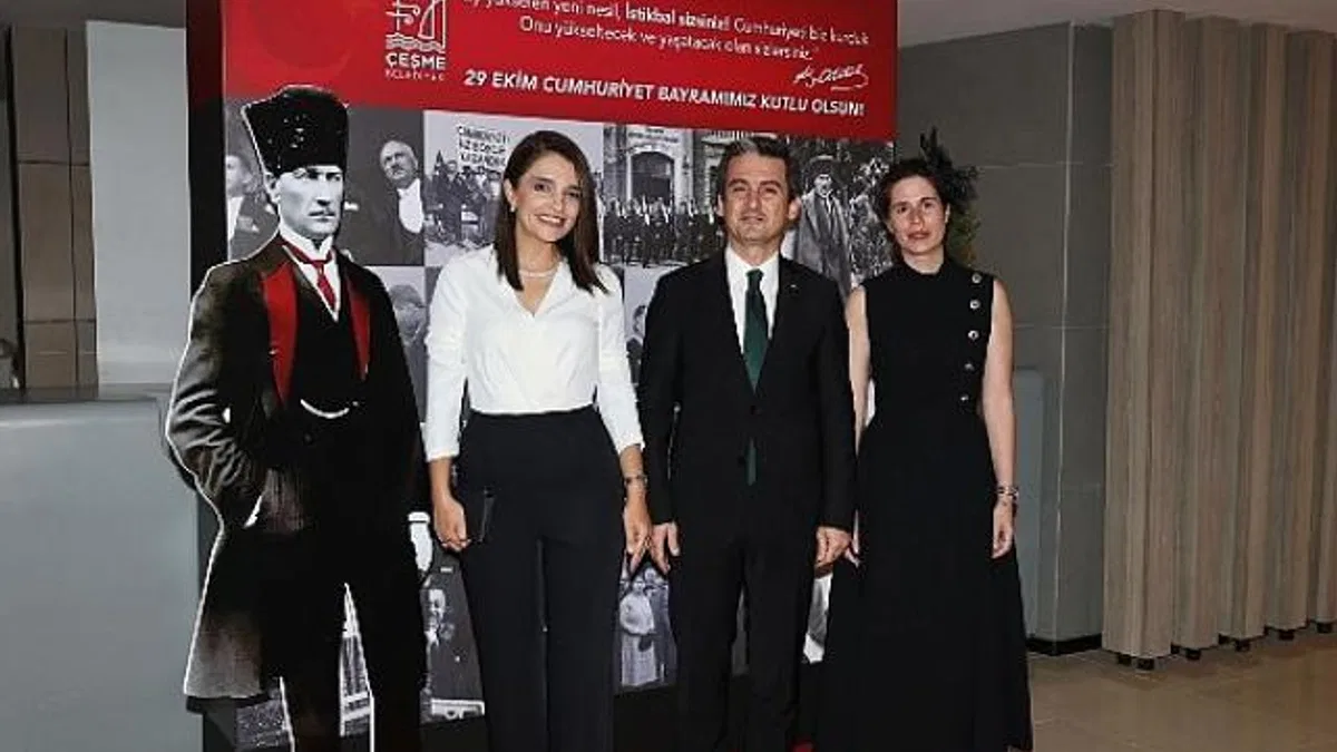 Çeşme’de Cumhuriyet Resepsiyonu düzenlendi “Cumhuriyet, 101 yıldır bizleri aydınlatmaya devam ediyor”