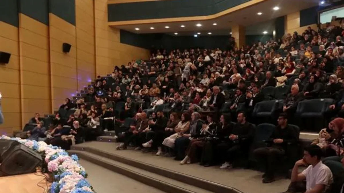 Sakaryalı sanat dostları Hayati İnanç’la buluştu
