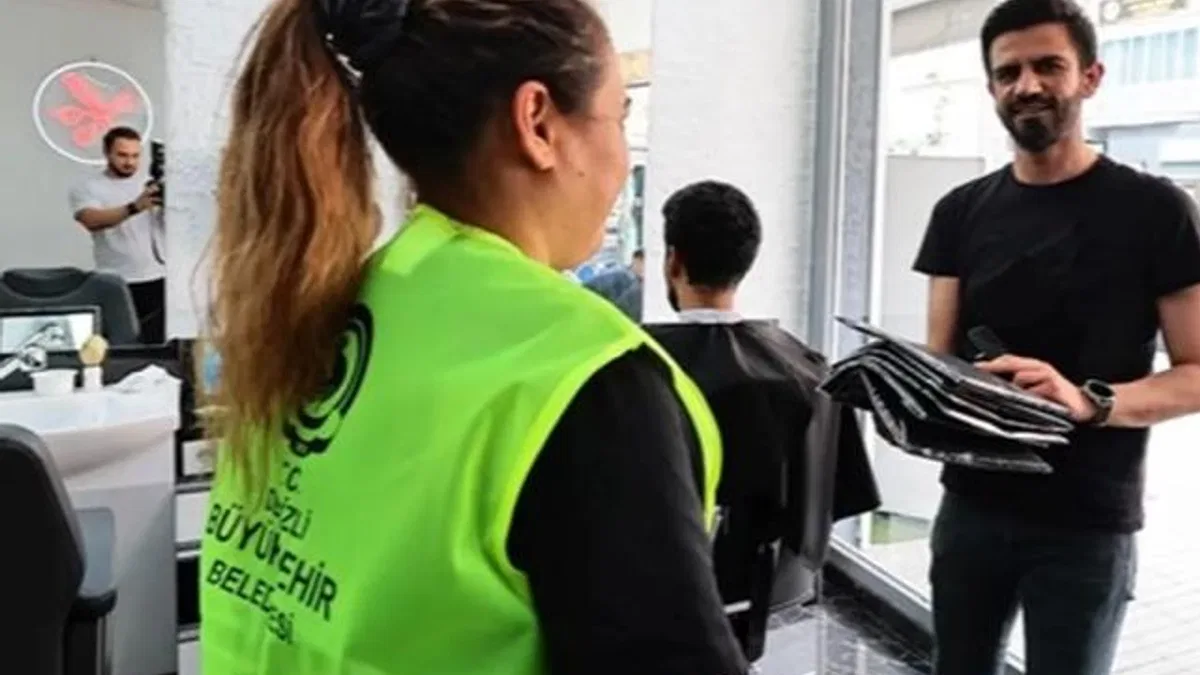 Denizli Büyükşehir berberlere penuar dağıtımına başladı