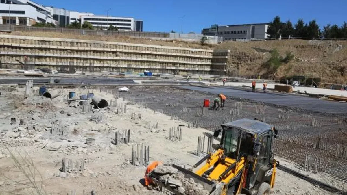 KOÜ Umuttepe’de cami ve otopark projesi yükseliyor