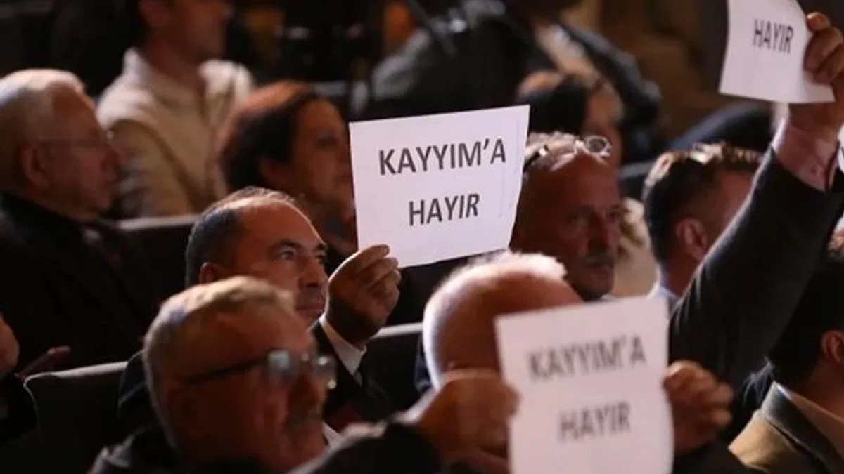 Gemlik Belediye meclisi’nde kayyum protestosu