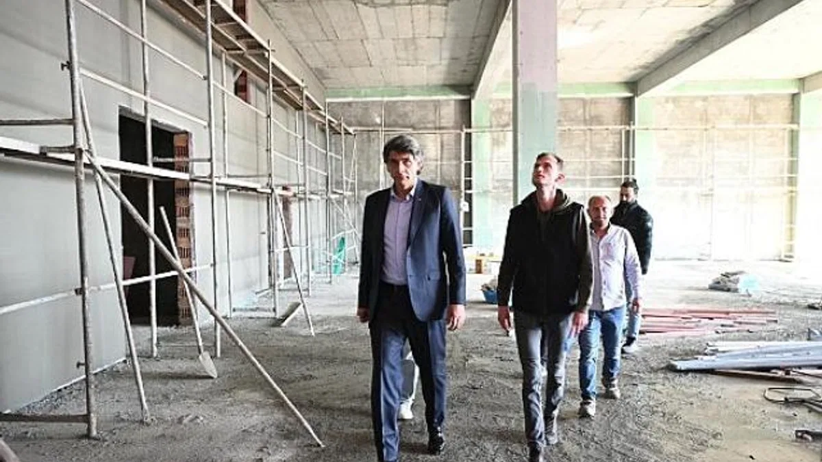 Kartepe Belediye Başkanı Av.M.Mustafa Kocaman, yapımı hızla devam eden Kartepe İtfaiye Müfreze binası çalışmalarını yerinde inceledi.