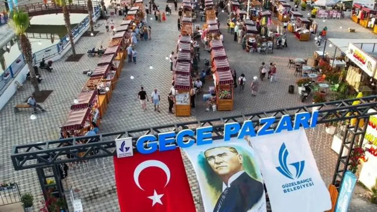 İzmir Güzelbahçe Gece Pazarı yenilenen yüzüyle açıldı
