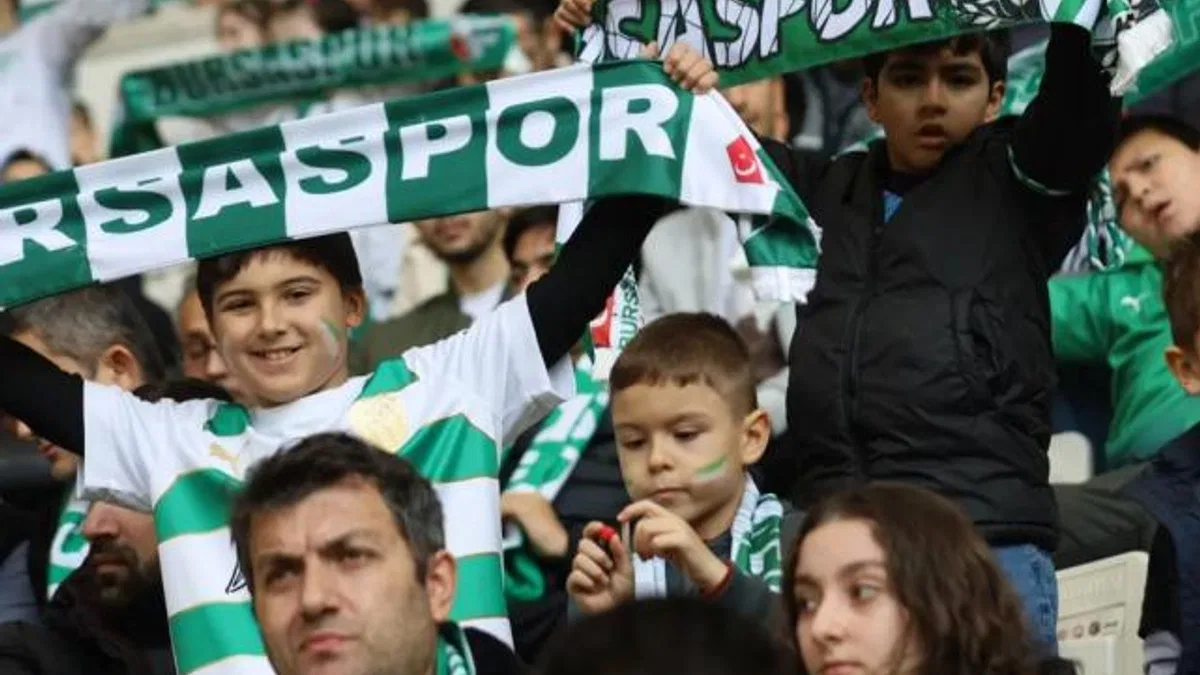 Bursa Büyükşehir 300 çocuğa Bursaspor çoşkusu yaşattı