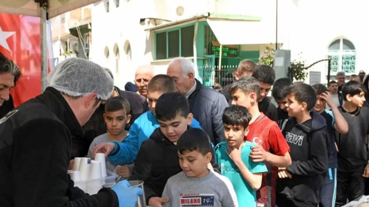Başkan Aydın’dan vatandaşlara çorba ikramı