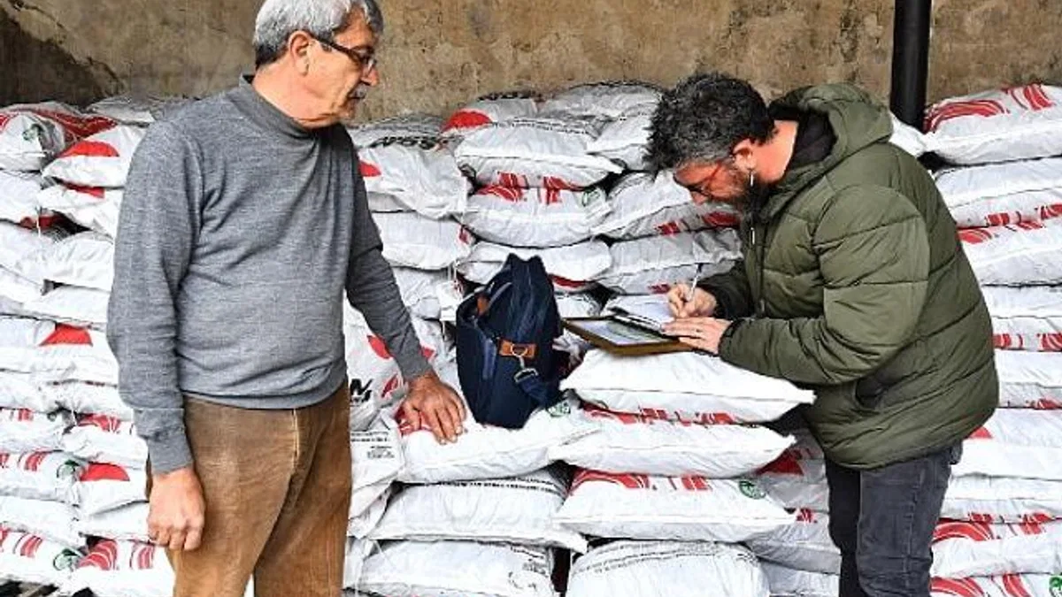 İzmir Büyükşehir Belediyesi ekipleri hava kalitesi için denetimde Kömür satış yerlerine sıkı denetim