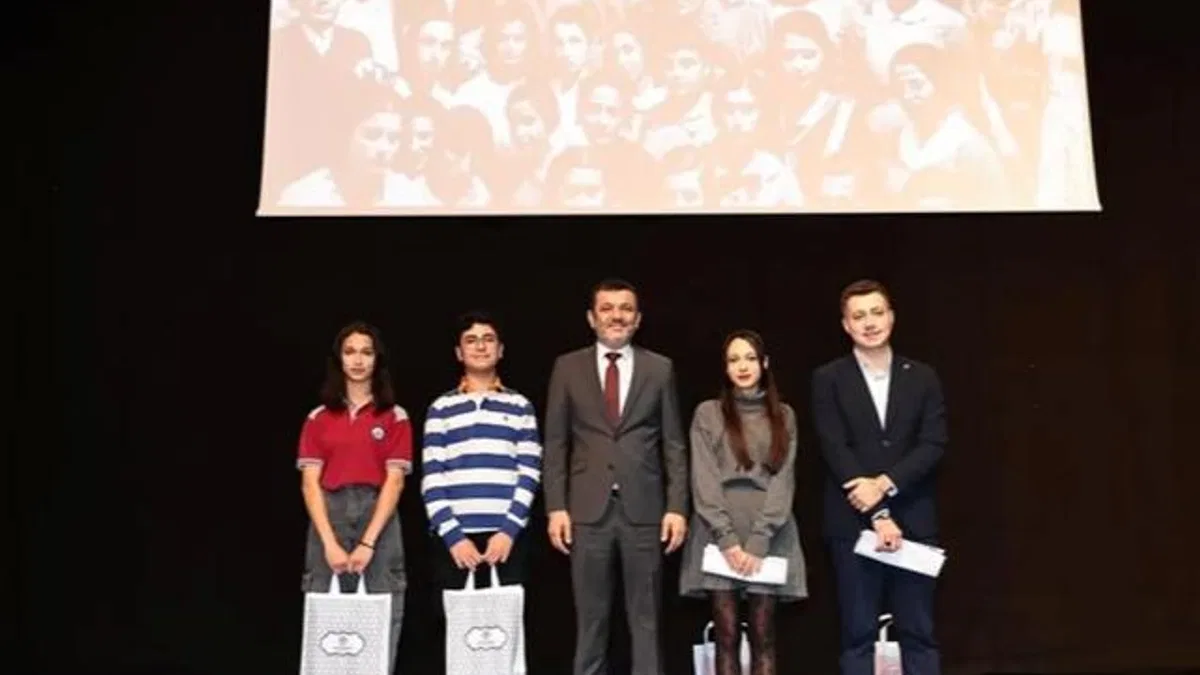 Denizli Büyükşehir’den öğrencilere ek kaynak desteği