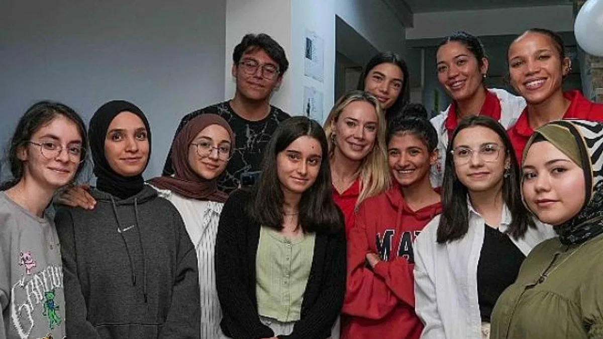 Kadın Voleybol Takımı Çocuklar ve Gençlerle Buluştu