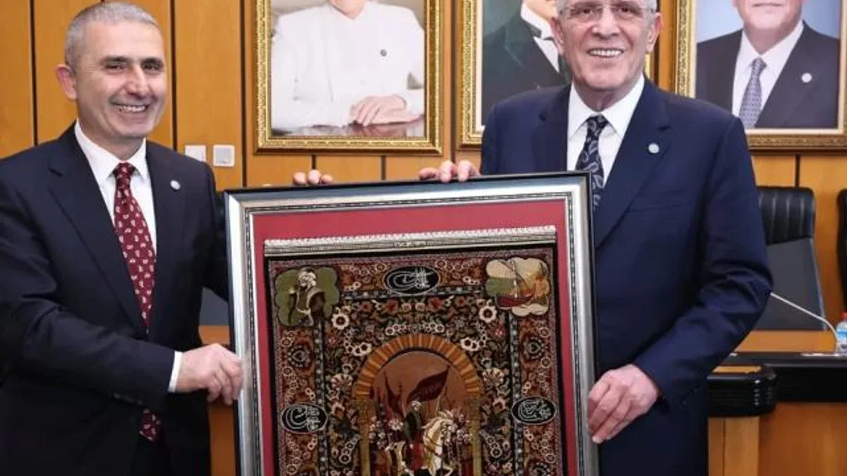 İYİ Parti Kocaeli’den Genel Başkan Dervişoğlu’na anlamlı hediye