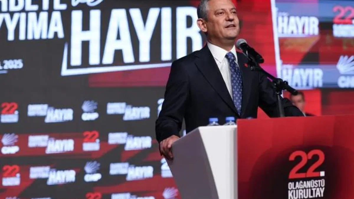 CHP’de tek aday olan Özgür Özel yeniden seçildi