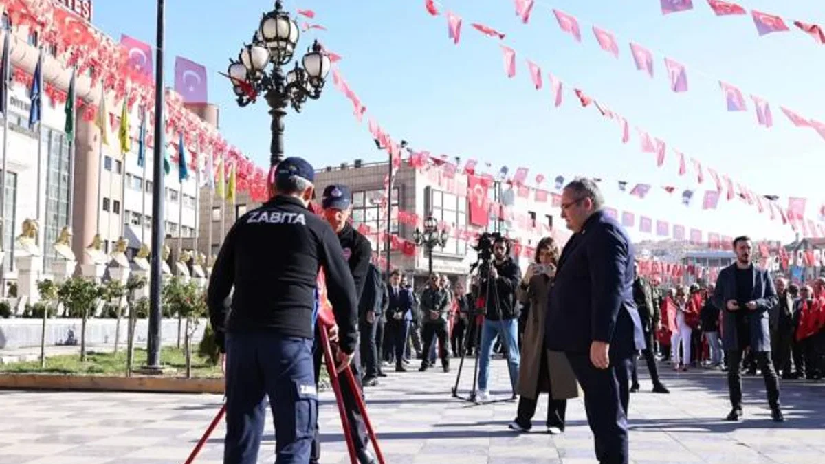 Cumhuriyet Bayramı kutlamaları Keçiören’de çelenk sunma ile başladı