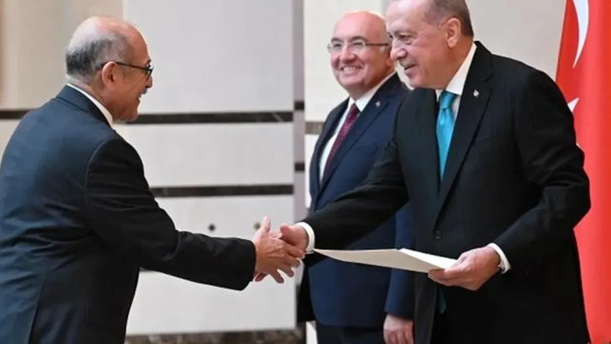 Cumhurbaşkanı Erdoğan’a 4 büyükelçiden güven mektubu