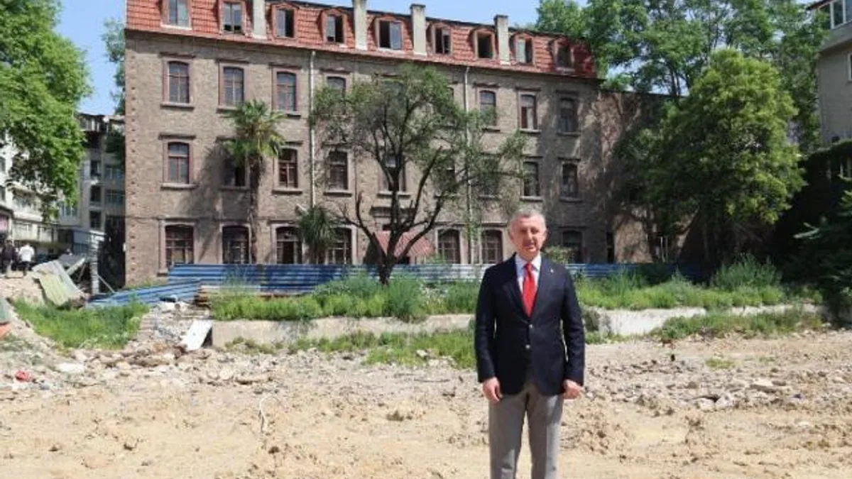 Kocaeli’de yıkılan vergi dairesinin yerine park yapılacak