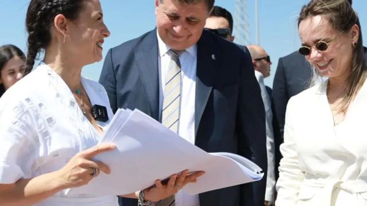 İzmir Efes’te Pamucak Rekreasyon Alanı’nda çalışmalarını sürüyor