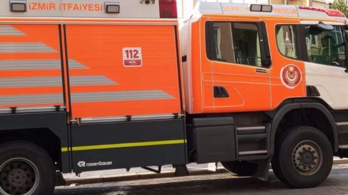 İzmir İtfaiyesi deprem sonrası destek için Sındırgı’da