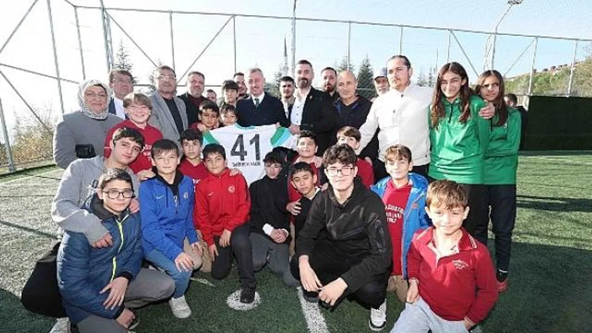 Büyükşehir’den, İzmit Ayazma’ya sentetik futbol sahası
