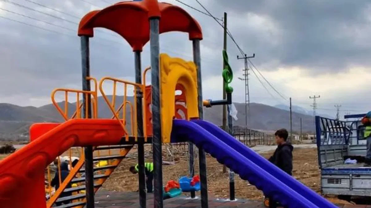 Doğanşehir Belediyesinden Güzelköy’e modern çocuk parkı