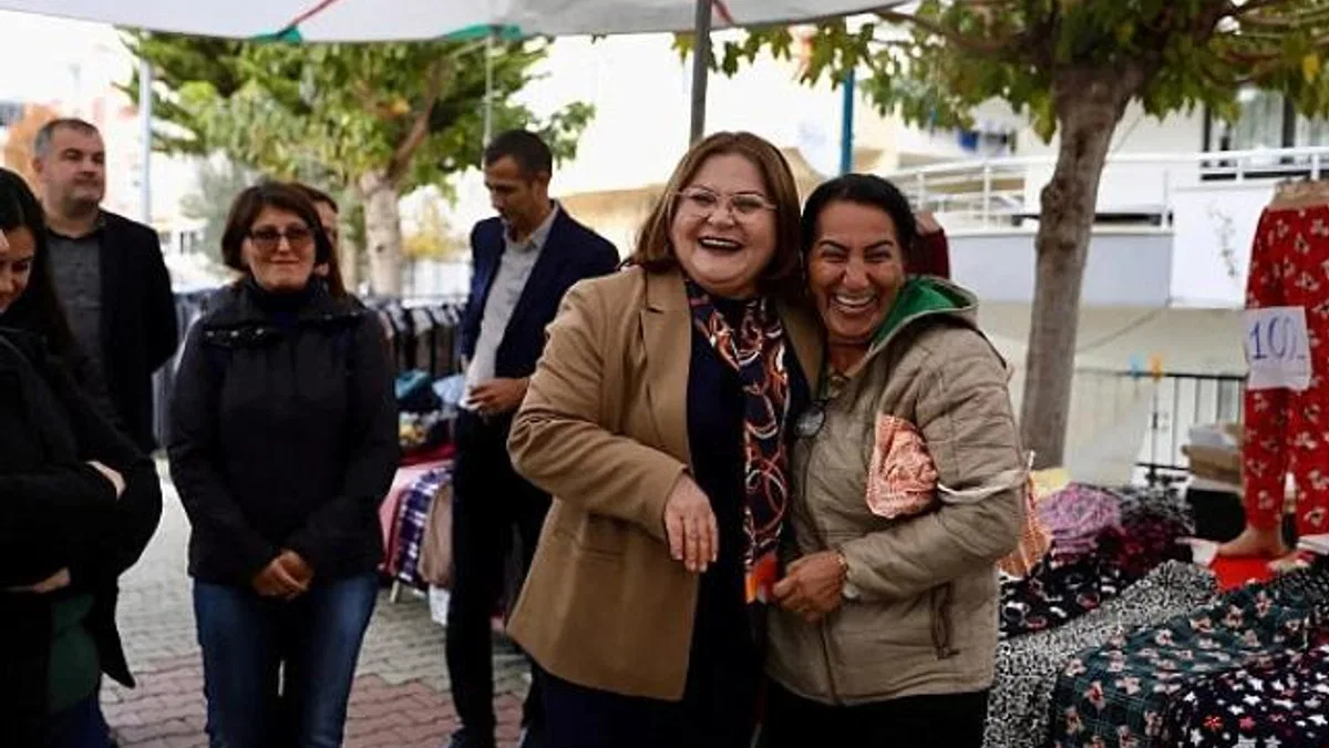 Başkan Gençay Pazartesi Pazarında Vatandaşlarla Buluştu