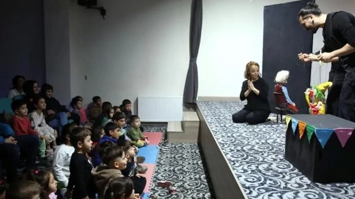 Eskişehir kırsalında çocuklara Pinokyo oyunu
