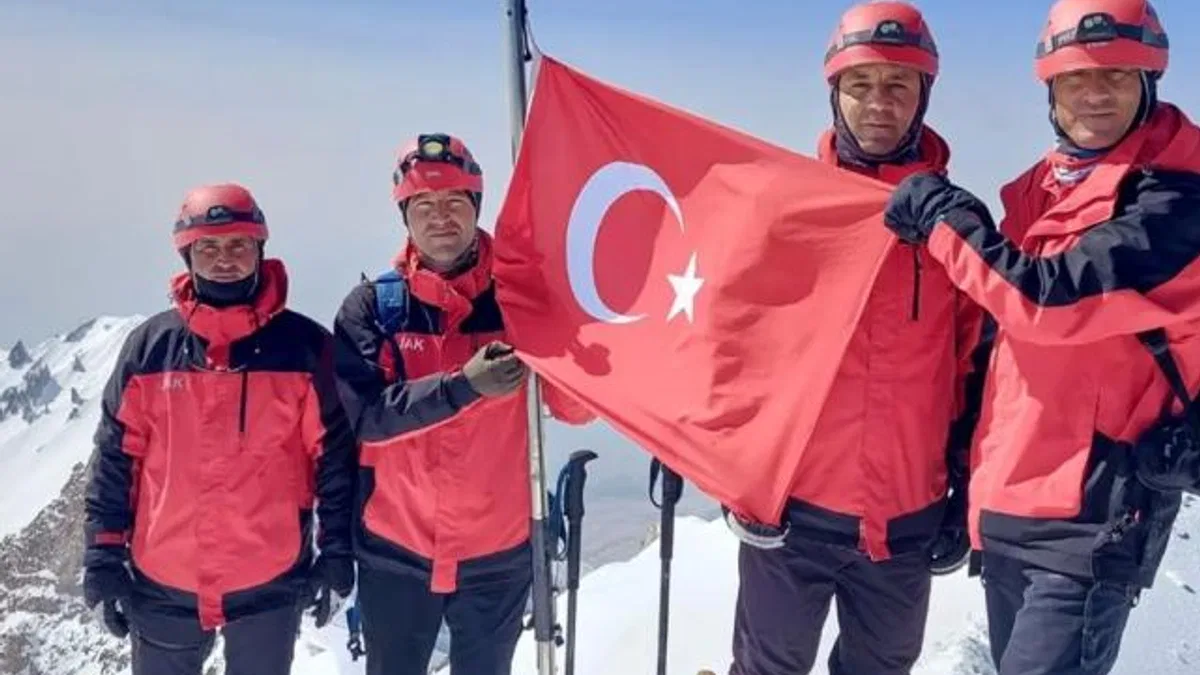 Jandarma 186. yılını Erciyes’in zirvesinde kutladı