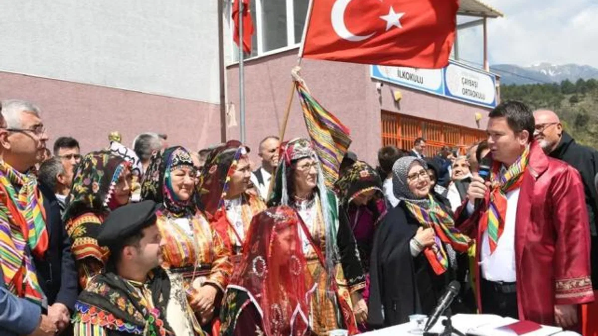 Bursa Osmangazi’de asırlık köy düğünü fethettti!
