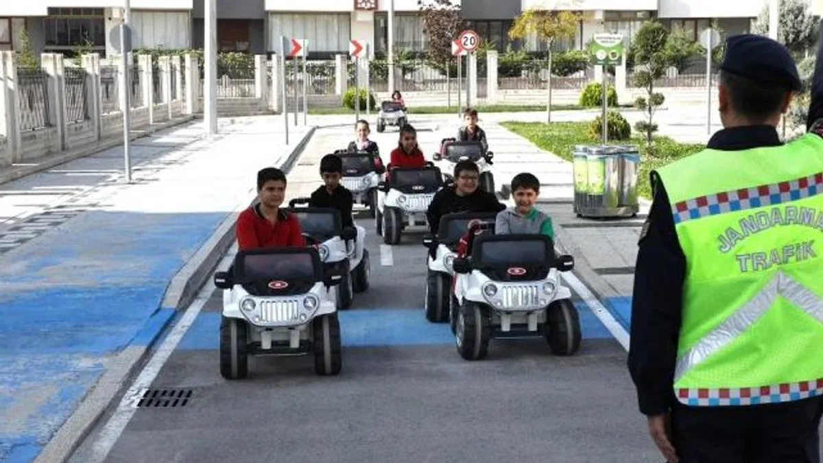 Konya Karatay’da trafik kültürü küçük yaşlarda kazandırılıyor