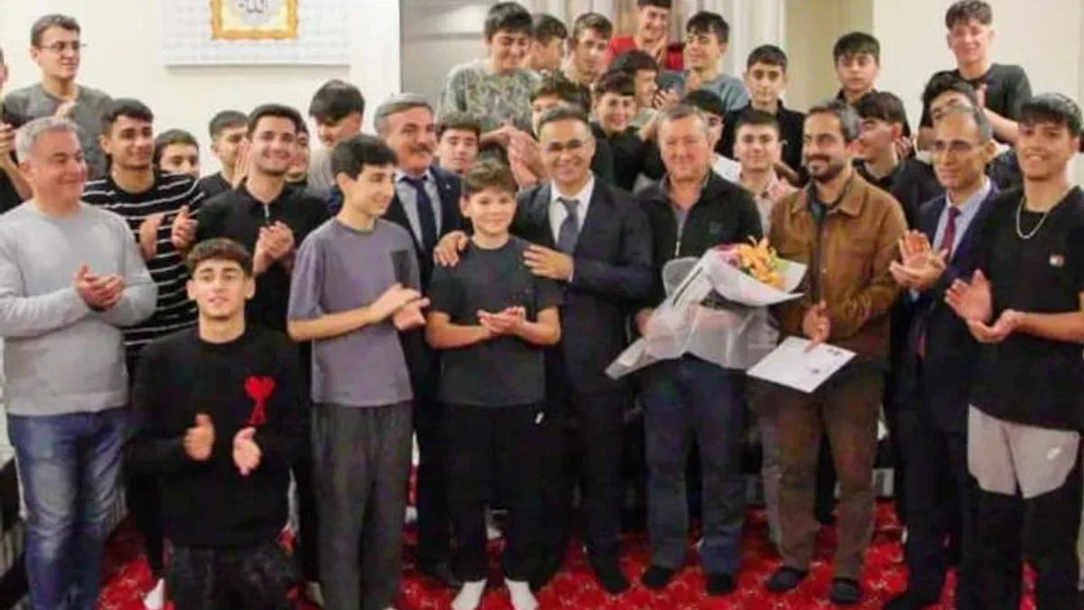 İzmir İl Milli Eğitim Müdürü Yahşi’den anlamlı ziyareti