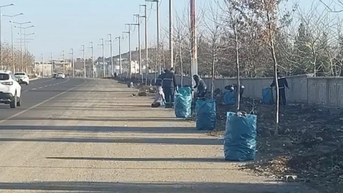 Diyarbakır kent girişlerinde temizlik çalışması