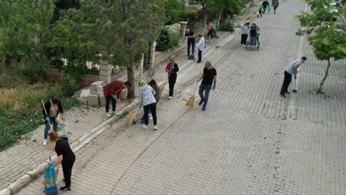 İzmir Güzelbahçe’de imece temizlik