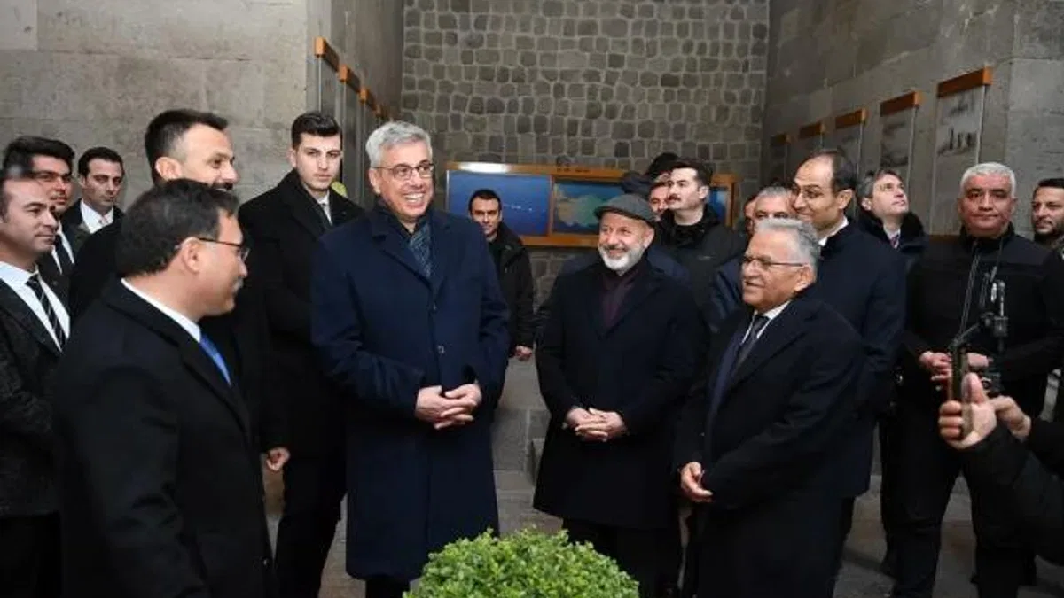 Dünyanın ilk tıp fakültesine Bakan Memişoğlu’ndan tam not