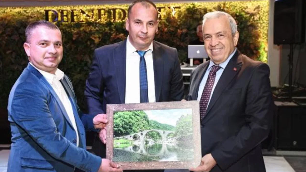 Kardeş kentler yemekte buluştu