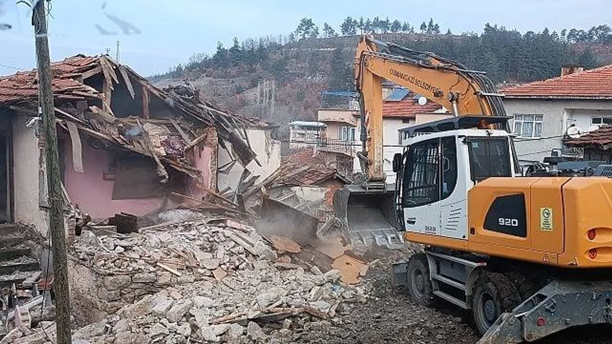 Osmangazi’de metruk bina yıkımları hız kazandı