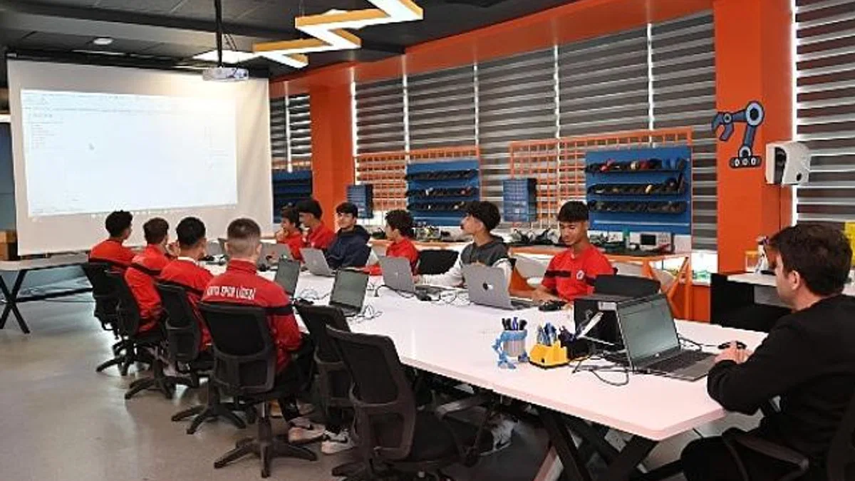 Selçuklu Gelişim ve Teknoloji Akademisi’nde Eğitimler Devam Ediyor