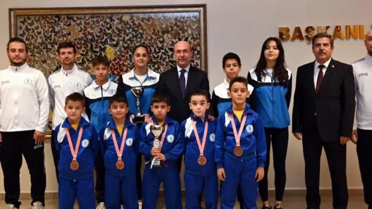 Selçuklu’nun başarılı sporcuları Başkan Pekyatırmacı’yı ziyaret etti