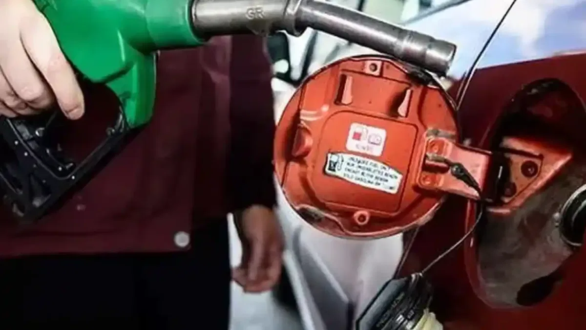 Motorine indirim gözüktü… Şimdilik tabela değişikliğine gerek kalmadı
