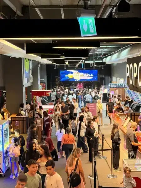 Türkiye genelinde sinema salonları dolup taştı
