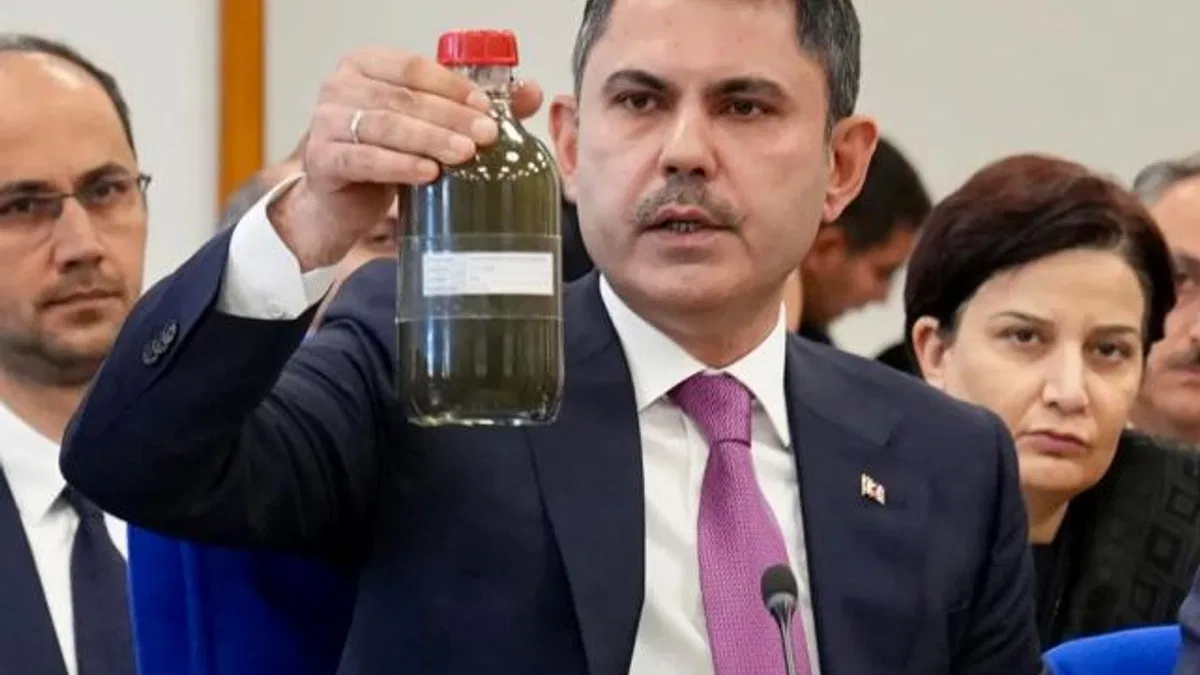 İzmir Körfezi’nin kirli suyu TBMM’de! “O Körfez bir zahmet temizlenecek”