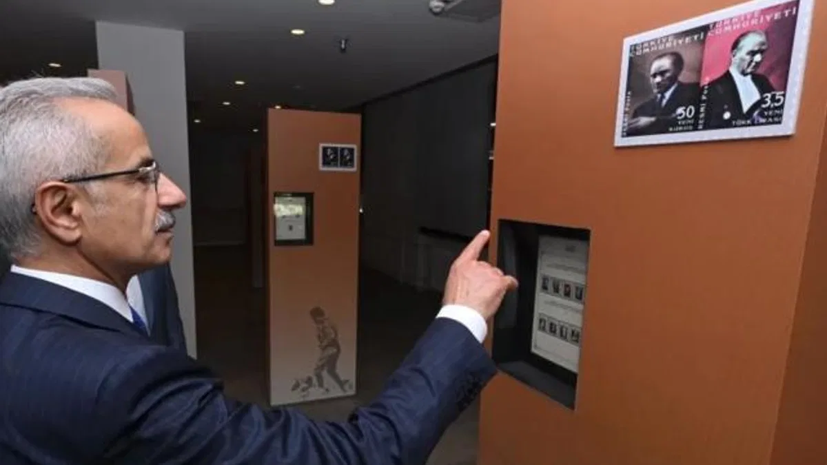 Bakan Uraloğlu’ndan Pul Müzesi’ne ziyaret