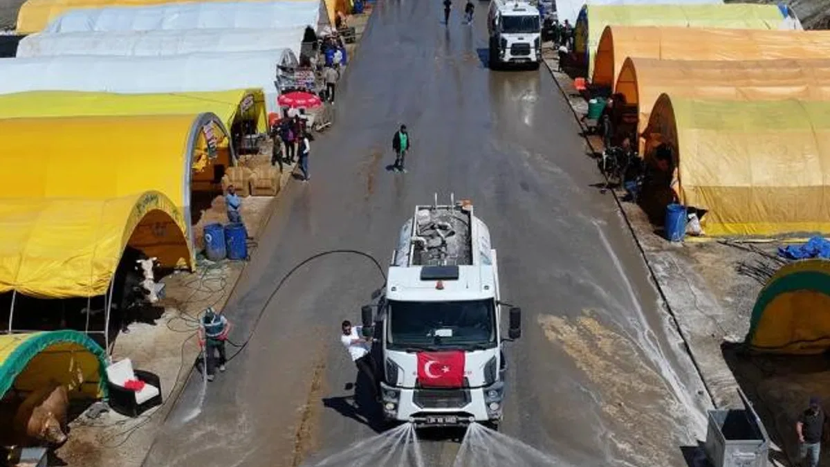 Ankara Keçiören’de o pazarda günlük temizlik