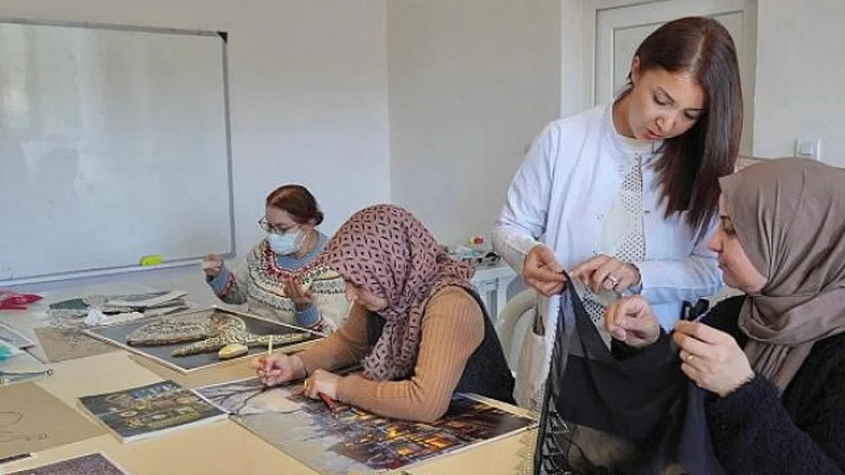 Çeşme Belediyesi sanat ve eğitim kursları başladı