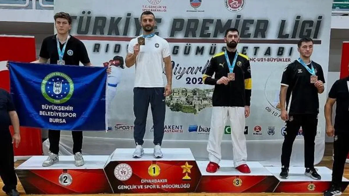 Bursa Büyükşehirli karateciler Diyarbakır’da parladı