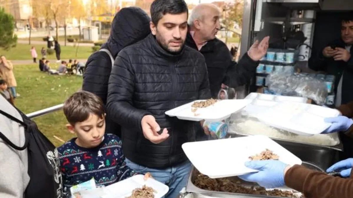 Kocaeli’den Darıca’da yemek ikramı