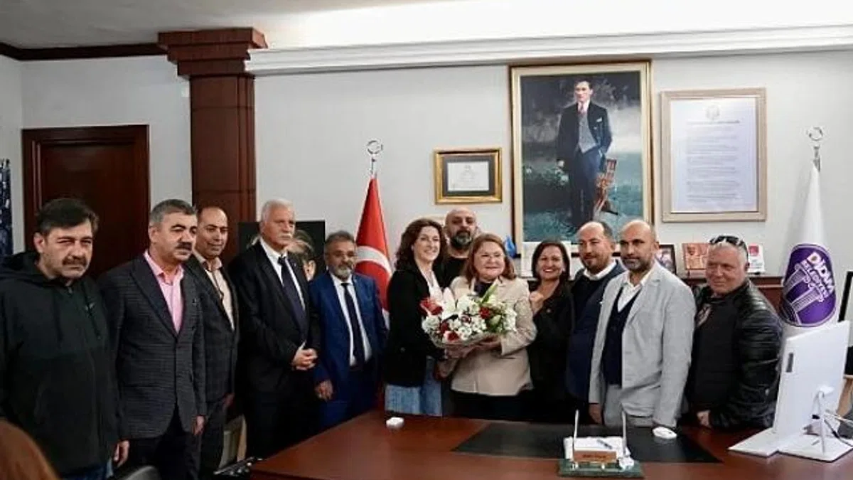 Sivaslılar Kültür ve Dayanışma Derneği Ege Bölgesi ilçe federasyon başkanları ve üyeleri Didim Belediye Başkanı Hatice Gençay’ı ziyaret etti.
