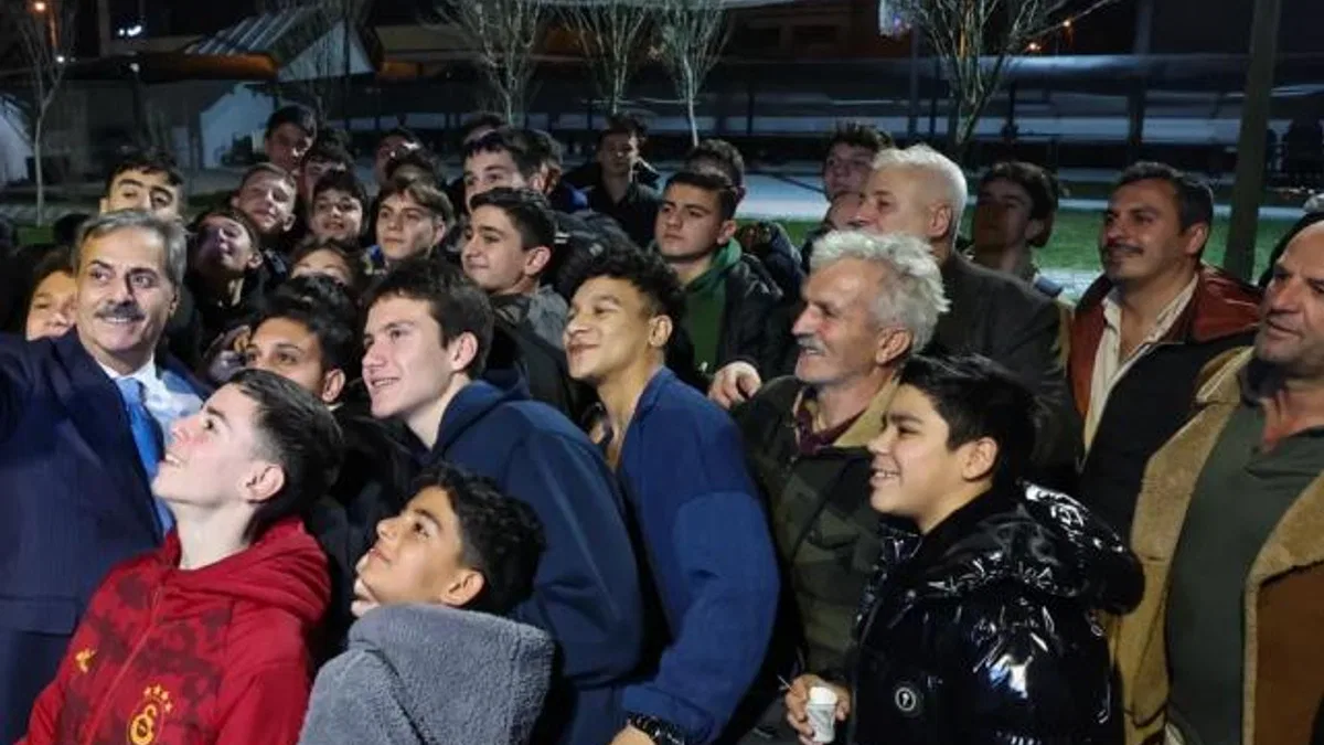 Sakarya’da Başkan Alemdar gençlerle buluştu